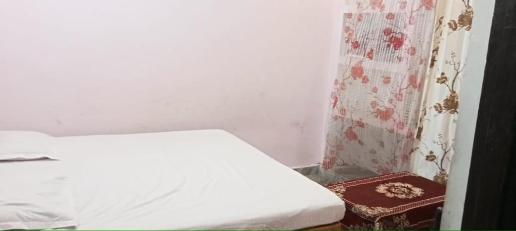 Vaibhav Sadan Dharmsala Hotel Ayodhya Quarto foto